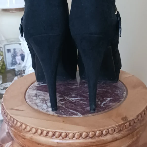 G By Guess DOLLI2 Black Almond Toe Knee High Boots 9.5 M EUC - Picture 10 of 16